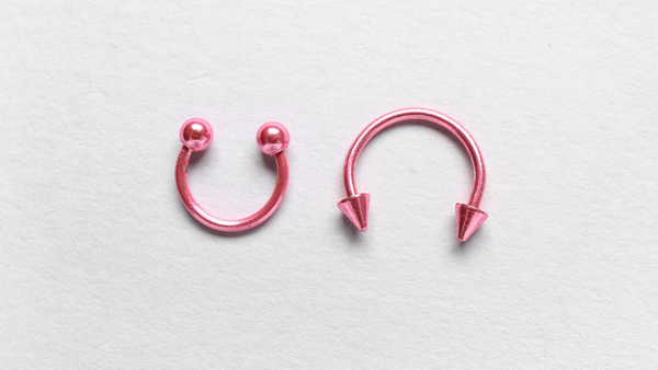 スマイリーピアスイメージ