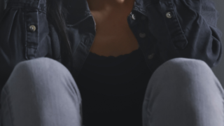 性加害サバイバーの女性イメージ