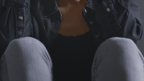 性加害サバイバーの女性イメージ